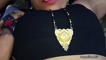 Desi Bhabhi Gets Wild In Her Saree.