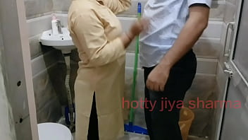 Indian Teacher Moans In Hindi While Nailing Doggystyle