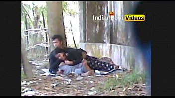 Desi Girls Giving Outdoor Blowjobs To Lovers – Indian Sex Clips