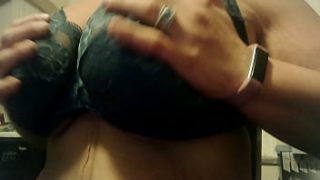 Mature Beauty Flaunts Her Luscious 34g Natural Curves
