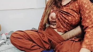 Stepmom’s Spicy Anal Ride While Chopping Veggies In Hindi