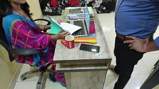 Indian Milf Gets Nailed By Office Boy With Hindi Moans