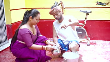 Arshi Bhabhi’s Steamy Solo Encounter With The Milkman In Hardcore Action (hindi Audio)