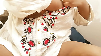 Indian Aunty With Big Sexy Curves