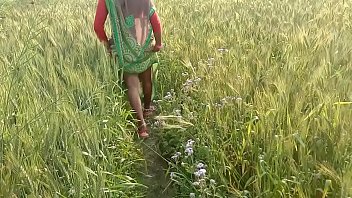 Rural Indian Bhabhi’s Wild Outdoor Fuck In Hindi