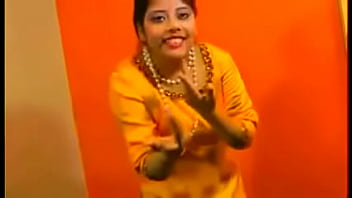 Seductive Desi Wife Rupali Bhabhi’s Naked Allure
