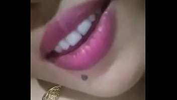 Desi Wife Video Calls Her Lover During Lockdown