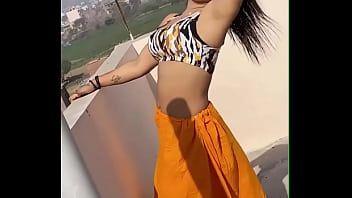Sexy Indian Girl Dancing To The Hottest Bollywood Song