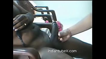 Andhra Pradesh Milf Flaunts Her Seductive Curves