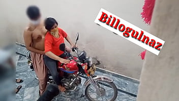 Hot Babe Gets Nailed By Buddy On Bike With Hindi Moans
