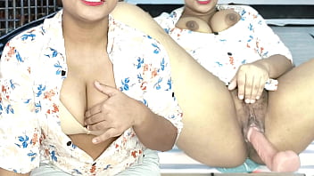 Big-ass Hottie Urfi Squirts Like A Sex Machine In Hindi Audio