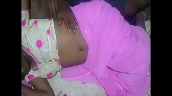 Desi Aunty In Hot Pink Saree Showing Off Her Fleshy Navel For Kissing