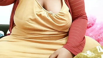 Sultry Bengali Bhabhi With Juicy Melons