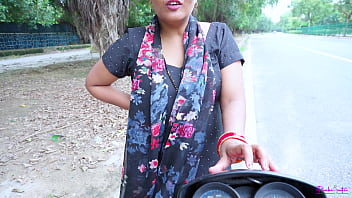 Desi Slut Bhabhi Gets Pounded Doggystyle By Client On The Roadside With Dirty Hindi Moans