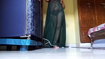 Hot Indian Housewife Gets Her Pussy Fingered Until She Squirts